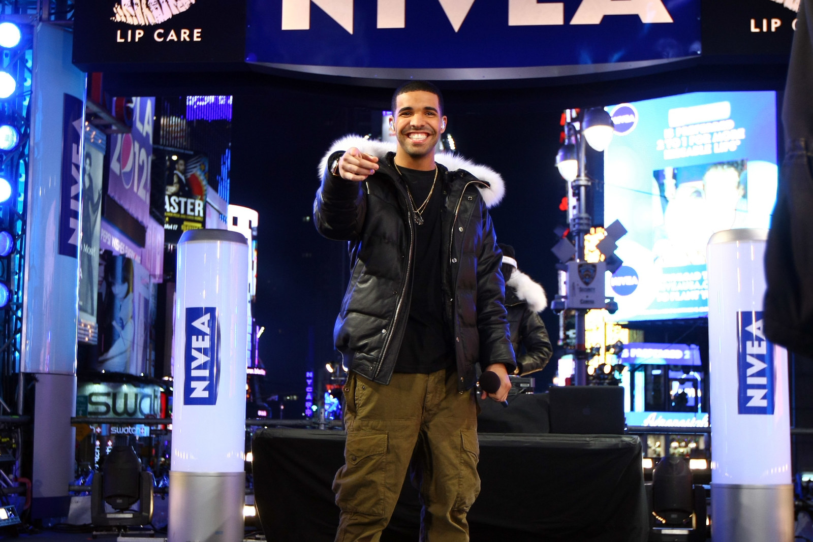 15 Times Drake Wore Some Very Questionable Outfits