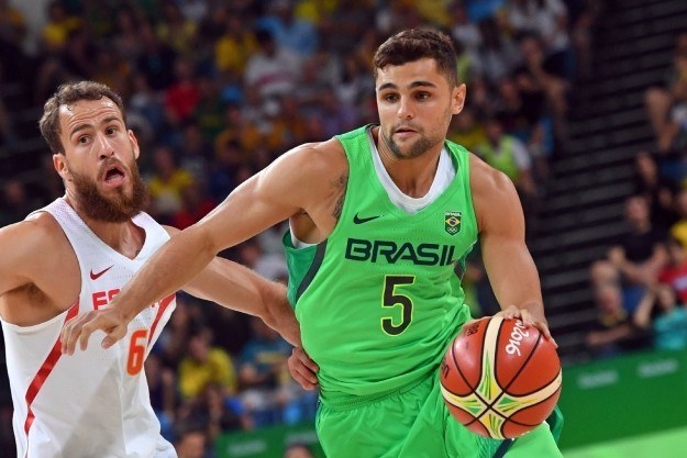 Raulzinho Neto, do basquete, seria o seu namorado olímpico.