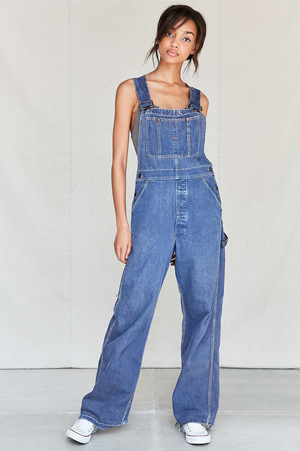 The last time i wore overalls I was in elementary school, but you can't deny that overalls are making a strong comeback! These overalls from Urban Outfitters makes me want to buy them and wear them every single day. You can basically live in these overalls for $79.