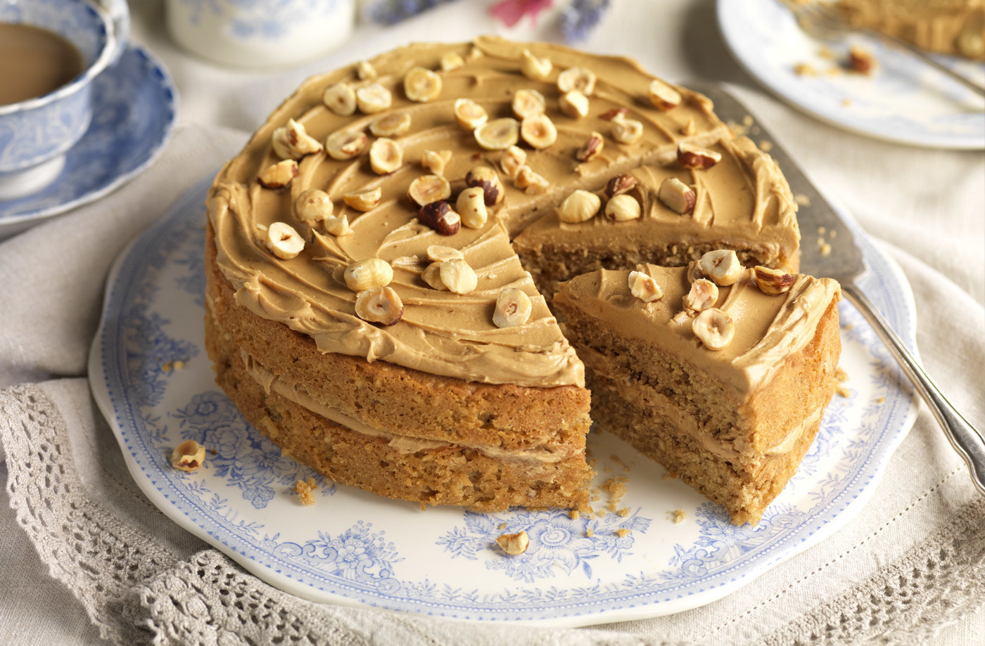 As understood by the name, this is a Christmas Special Cake that originated in Allahabad of Uttar Pradesh, India. Petha (Soft sweet candy), clarified butter or ghee, nutmeg, mace, ginger, cinnamon, fennel, and a few dry fruits are incorporated to bake this cake. But the USP of this cake is rum which renders a unique taste to this cake.