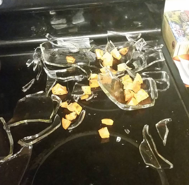 Porque, no importa qué tan malo seas en la cocina, jamás vas a poner un recipiente de vidrio en la estufa.