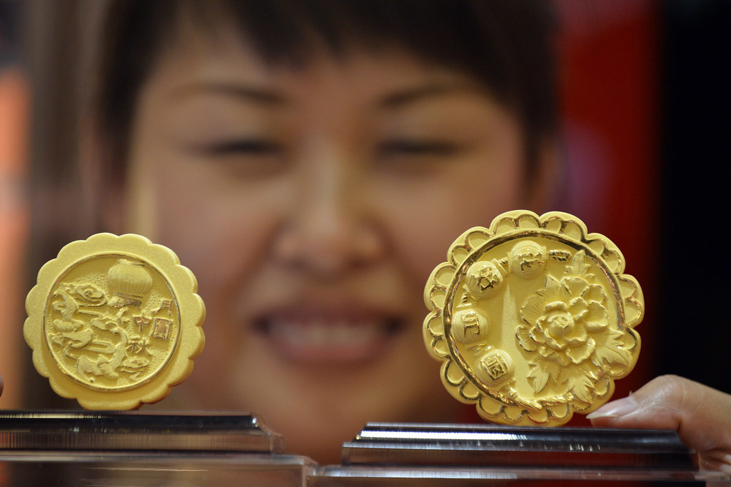 The Chinese Pulse  Mooncakes, a new buzz tool for luxury brands!