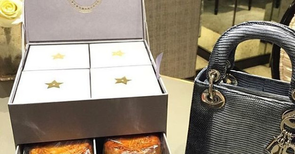 Internet Celebrity Catches Flak Due to a Photo of a Luxury Box of Mooncakes  from Louis Vuitton - DramaPanda