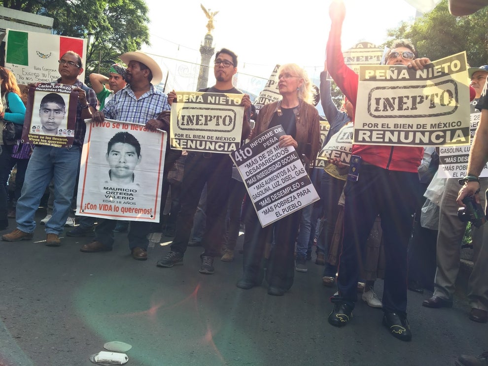 La tarde del 15 de septiembre de 2016, miles de ciudadanos se manifestaron en distintos puntos del país para exigir la renuncia del presidente mexicano Enrique Peña Nieto.