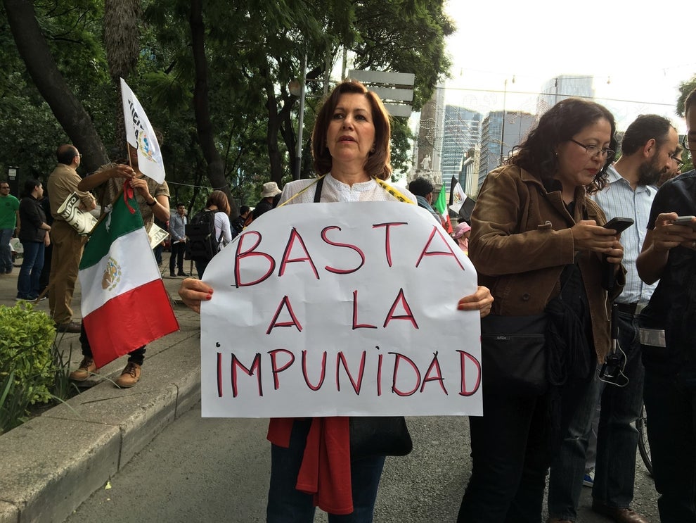 Con canciones, pancartas y consignas, México vuelve a pedir un alto.