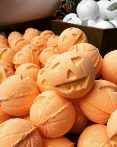 The Jack-o-lantern bath bombs smell like sweet vanilla and warm cinnamon. YUM.