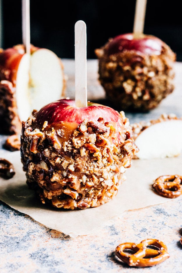 Caramel Apples With Pretzel Toffee Crunch