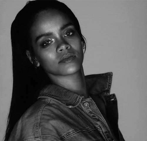 «L'une des meilleures femmes que j'aie connues, je l'appelle Rihanna... / Mais c'est parce qu'elle s'appelle Rihanna». Oui bah oui, du coup c'est plutôt logique.