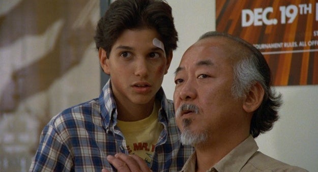 Ralph Macchio, el actor que hacia el papel de Daniel LaRusso ahora es más grande que el señor Miyagi cuando salió Karate Kid.