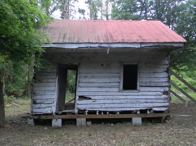 A slave cabin relocated from the Point of Pines Plantation in Charleston County, South Carolina.