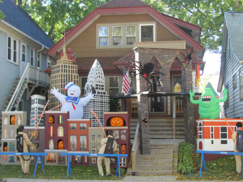 Show Us The Best Halloween Decorations You’ve Ever Seen
