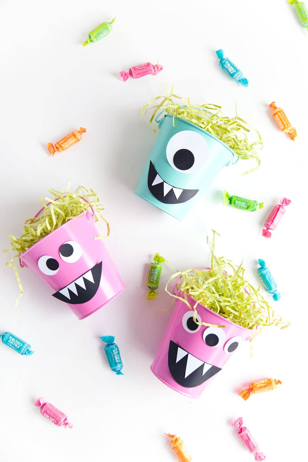 27 Clever Halloween Decorations To Make With Dollar Store Stuff