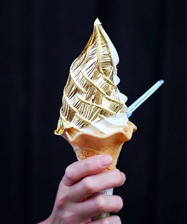 Ice gold. Золотое мороженое. Мороженое с золотом. Мороженое с сусальным золотом. Ice Gold мороженое.