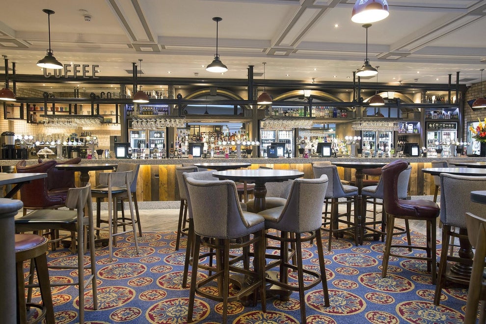 Wetherspoon Boss Says 24,000 Workers Can Come Off ZeroHours Contracts