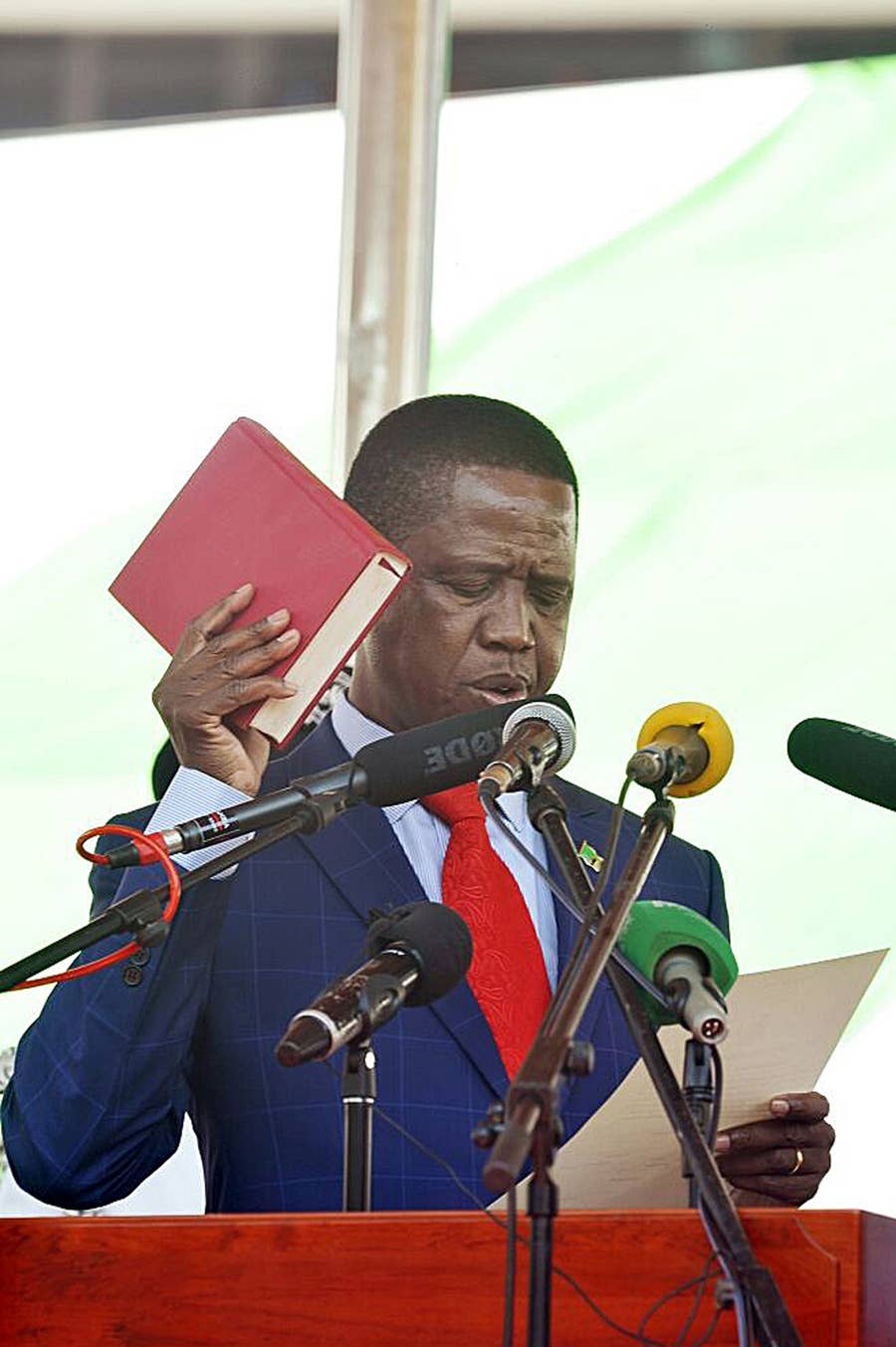 トランプ氏の発言をほうふつ 自分の政敵を選挙後に投獄した人たち