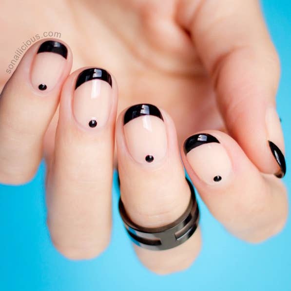 16 Ideas For Black Nail Polish That You'll Love If You Have A Cold