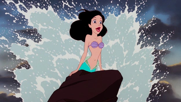 El diseño original de Ariel incluía pelo negro y una cola con un tono más azul.