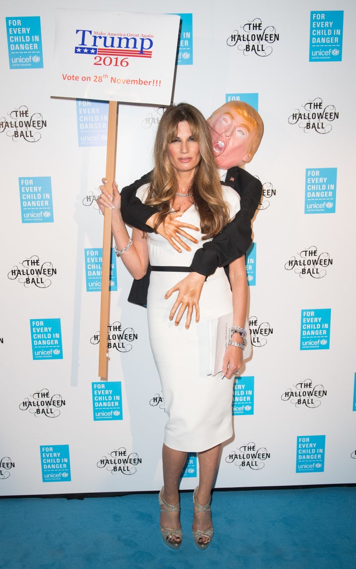 Crean un espeluznante disfraz de Melania Trump para Halloween