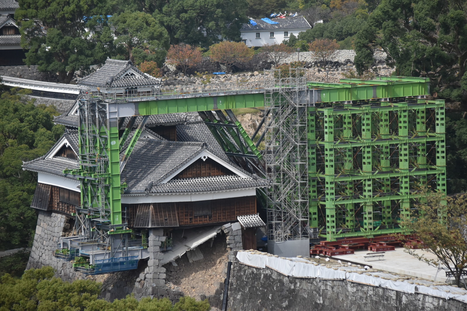 半年経ってもまだ、あの日のまま。熊本地震、被災地のいまを収めた写真たち