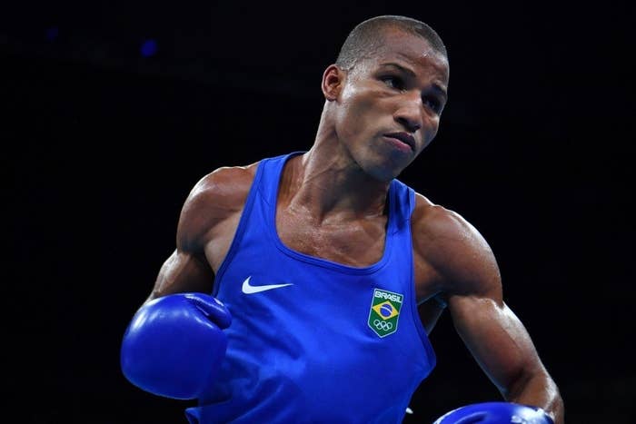 Levou o ouro nas Olimpíadas deste ano, na categoria peso-leve, até 60 kg, do boxe.