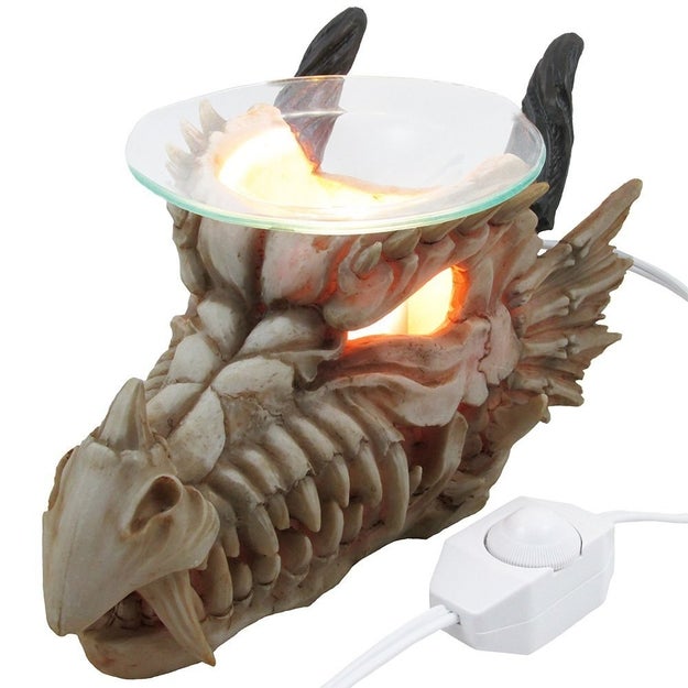 Este dragón, en realidad, sirve para aromaterapia. Unas gotitas de lavanda en su cabeza, ¡y listo! ($1531).