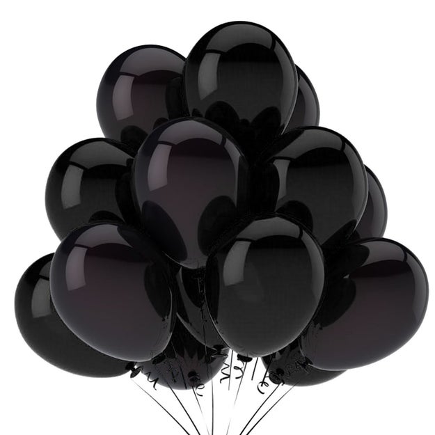 El toque final pueden ser unos globos casi tan negros como tu alma ($235).