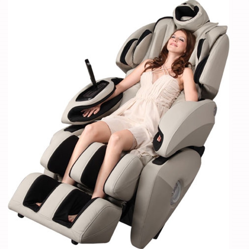 They help soothe muscle aches. When muscles are tense or have been subjected to too much effort accumulate waste substances that cause pain, stiffness, and even muscle spasms. With this massage increases circulation to and from the muscles, and accelerates the elimination of these toxic and harmful substances. Simultaneously, the massage causes fresh blood and oxygen reaches the tissues, so that the recovery process is lightened injury. It also helps maintain muscle flexibility, reduce stress and depression and release endorphins, which give a sense of well being and help fight pain. Massage makes muscles develop strength and movement relieving pain and muscle stiffness softening. It helps relieve the pressure of the back and neck caused by poor posture. Poor posture being taken to sitting, stooping, standing, walking, etc. cause back pain and neck slowly unfolding in increasingly serious problems. This pressure felt in the back and neck relieved by a daily massage session, which runs from the lower back to the neck. With a stretch massage, stretching and will go back perfectly placed to get eliminate those annoyances caused by contractures, or mounted grips muscles. It helps sleep naturally. Currently insomnia is a common problem in many people due to the stress of everyday life. A daily massage before bedtime can help sleep, gentle movements that knead, stretch and patter skin free the muscles of the tension accumulated throughout the day, producing a balance between mind and body that relaxes and induces sleep placidly