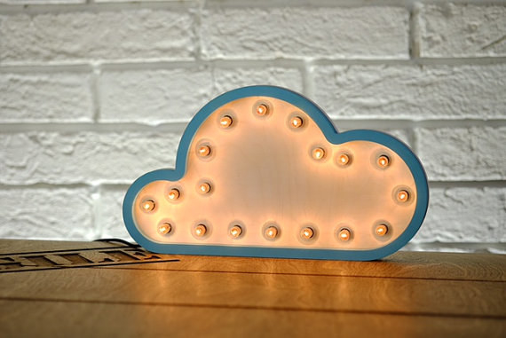 Esta nube para poner encima de tu cama y tener los mejores sueños, todas la noches ($1080).