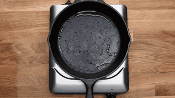 cast iron pan broke in half, has anyone else had had this? Used on induction.  : r/castiron