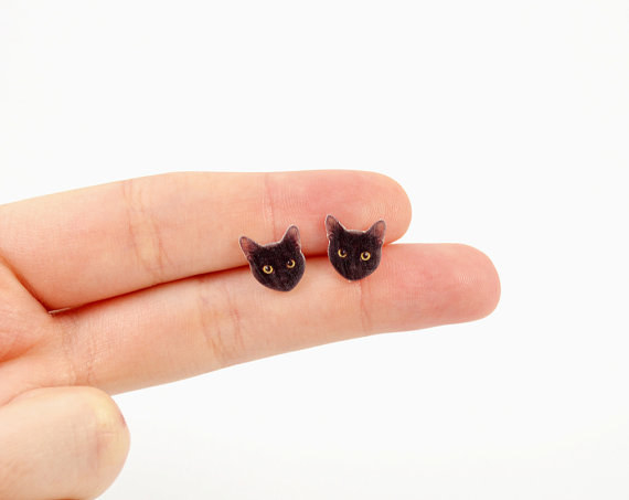 These swoon-worthy black cat earrings: