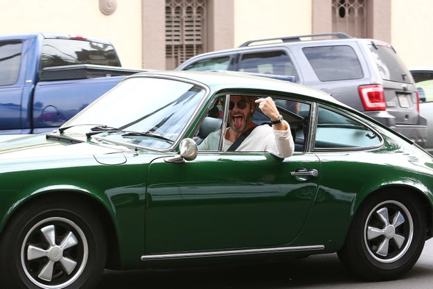 Chris Pine messed with the paparazzi.