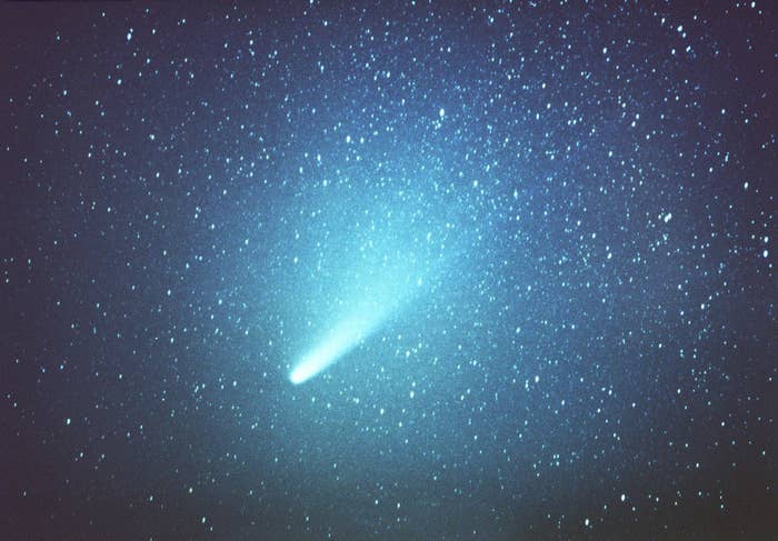 ティアマト彗星に似た夜空を彩る彗星たち 君の名は ティアマト彗星に似た夜空を彩る彗星たち 君の名は