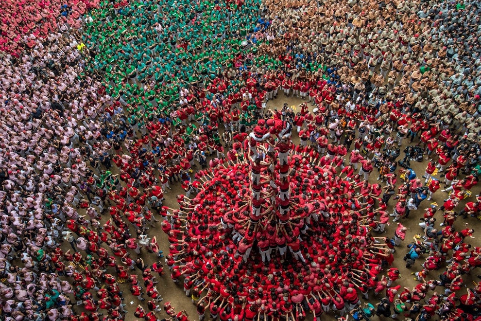 33 Photos Of Giant Human Towers That Give Us The Best Squad Goals