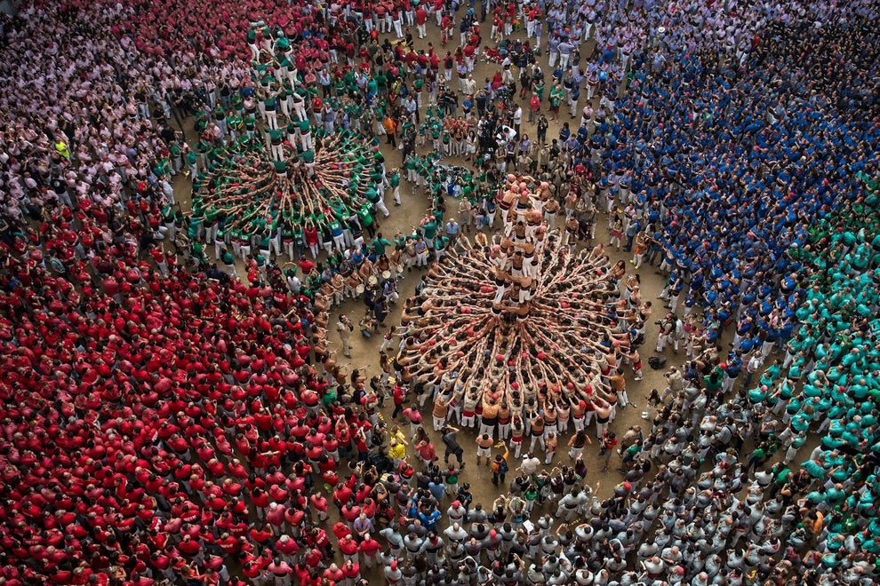 33 Photos Of Giant Human Towers That Give Us The Best Squad Goals