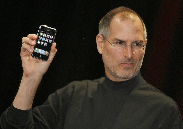 Hace diez años, Steve Jobs presentó el teléfono/MP3/computadora también conocido como iPhone.