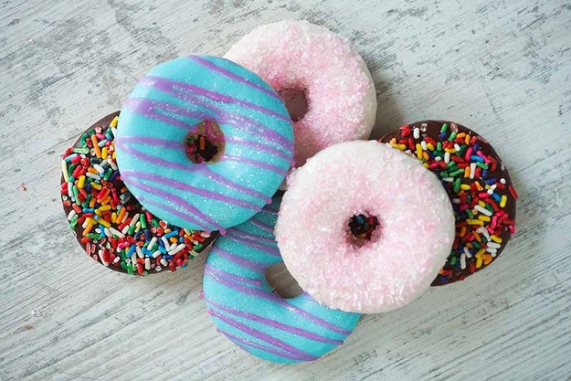 Estos jabones en forma de donas para bañarte como si fuera lo más delicioso del mundo ($212).