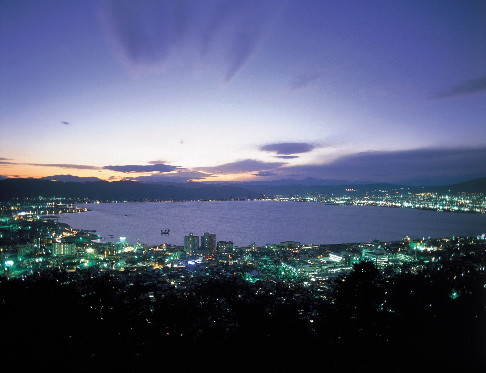 君の名は 聖地巡礼 モデル公園で骨折事故 そもそも登場してません