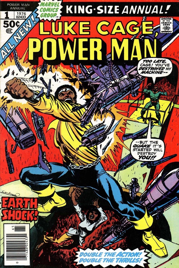 En algún punto, Pop se refiere a Luke como "Power Man"; durante un tiempo ese era el título de los cómics de Luke Cage.