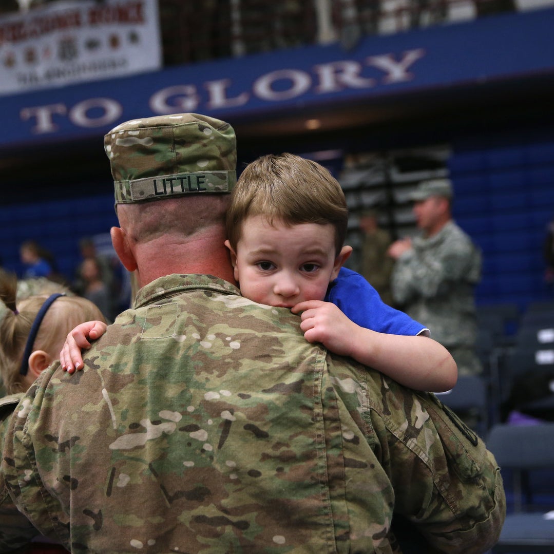 Here's 19 Heartwarming Photos Of US Troops Returning Home