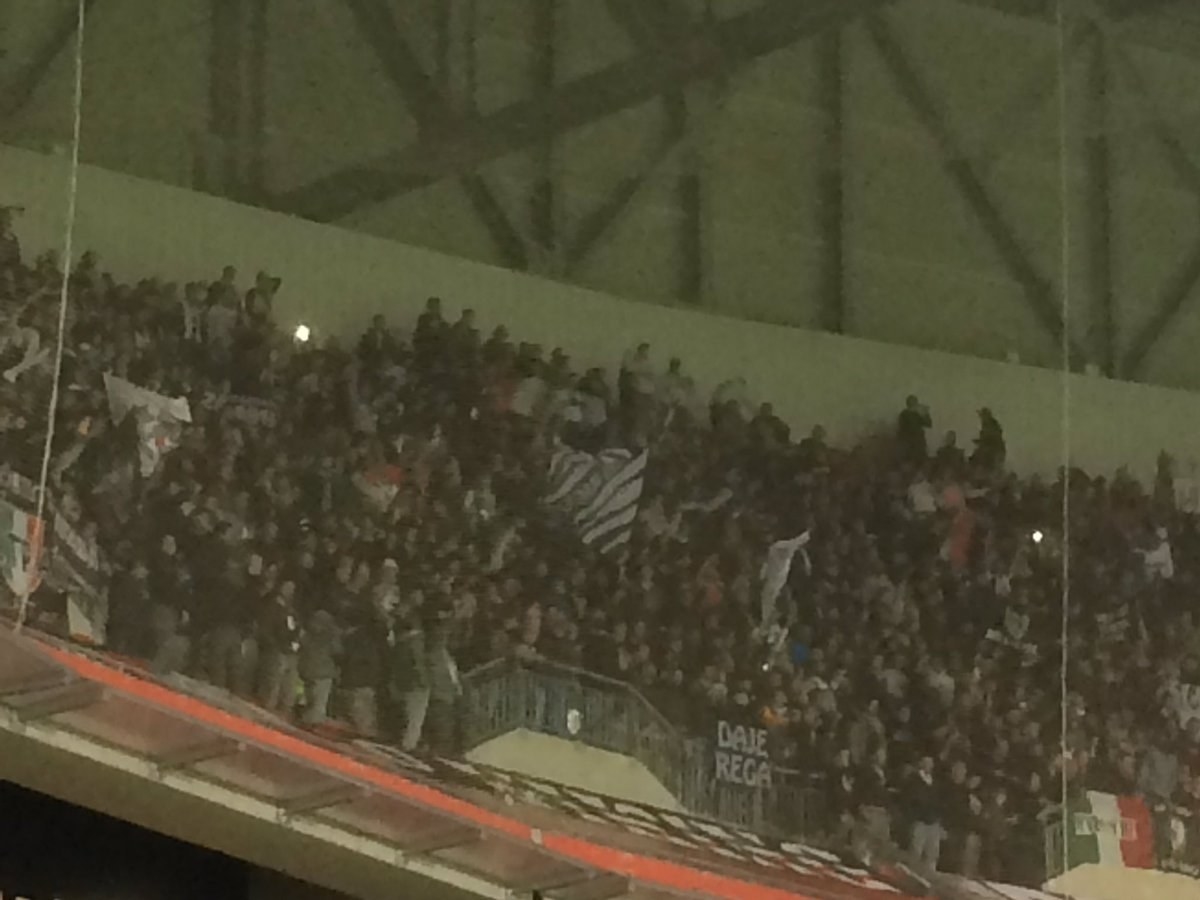 Pendant un match Olympique lyonnais-Juventus de Turin.