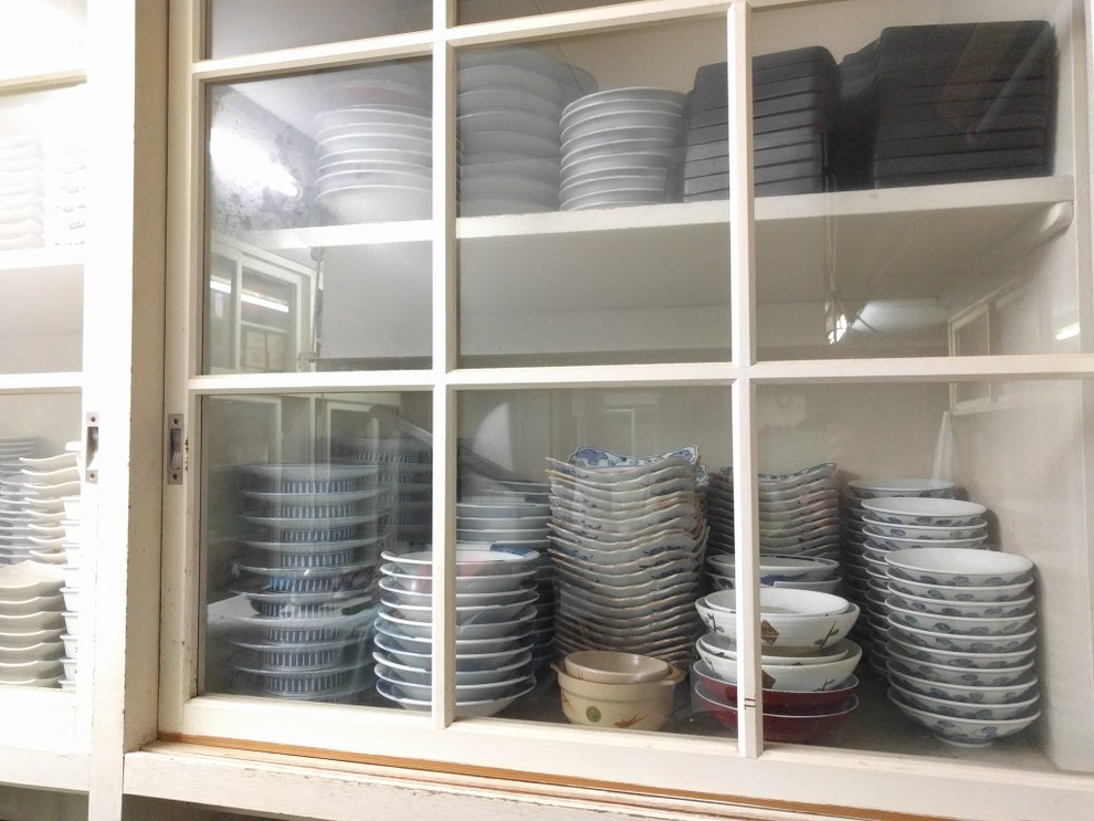 The Viral Photo Of Bowls Trapped In A Cupboard Was Actually Taken ...