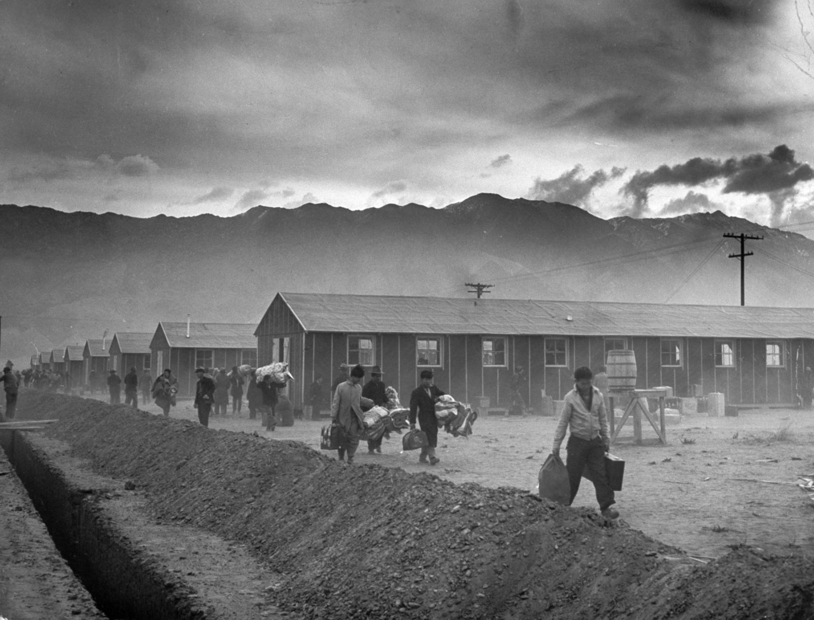 22 Chilling Pictures Of Life At Japanese Internment Camps