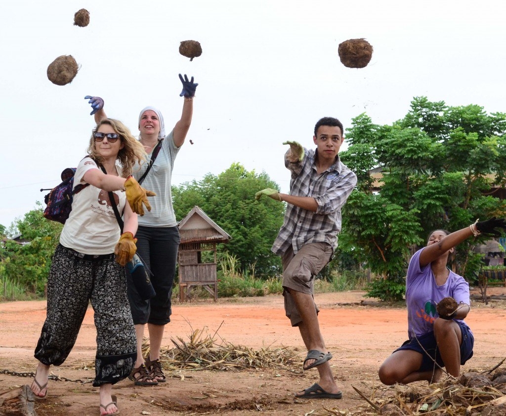 The people of Surin in Thailand’s northeastern province have never experienced snow. But that doesn’t stop them from having a ‘snowball’ fight. If you ever happen to visit Surin, be sure to take part in this game where you have to grab balls of Elephant Dung and fling it in fun!