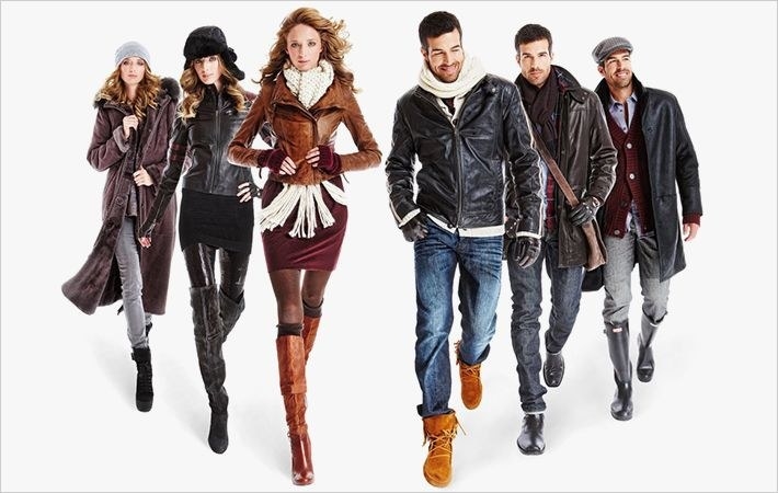 Today fashion designers and clothing brands and accessories can be as famous as a celebrity, fashion plays an important role in society and not only allows us to define our style and help us differentiate ourselves from others but take a role in society and be accepted, it allows us to express and define our personality, visually communicate our interests and tastes, but sometimes have the misconception that fashion in stores, dressers avenues and shopping centers more expensive and famous of the cities or the most luxurious areas of the world and the famous catwalks in New York, Milan or Paris fashion but can see it in stores at every level, in the street, on television and film in any audiovisual medium in advertising etc. Are infinite ways you can represent fashion in our society.