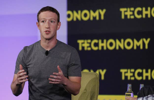 フェイクニュースが民主主義を壊す Facebookが助長したその実態