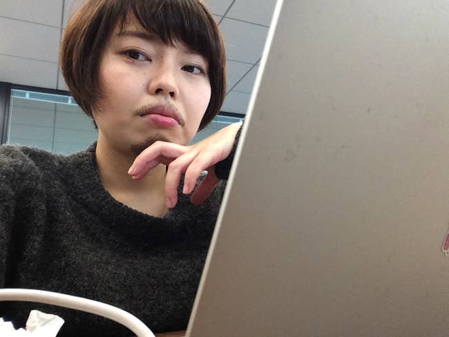 女だけど ヒゲ を生やして鼻下にビールの泡をつけたい