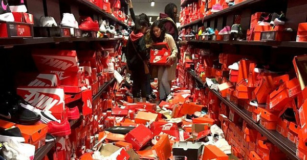 Black Friday Shoppers Completely Nike Store