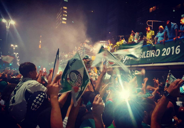 Para comemorar, o Palmeiras disponibilizou um trio elétrico para que a torcida e os jogadores pudessem fazer a festa em plena Avenida Paulista.