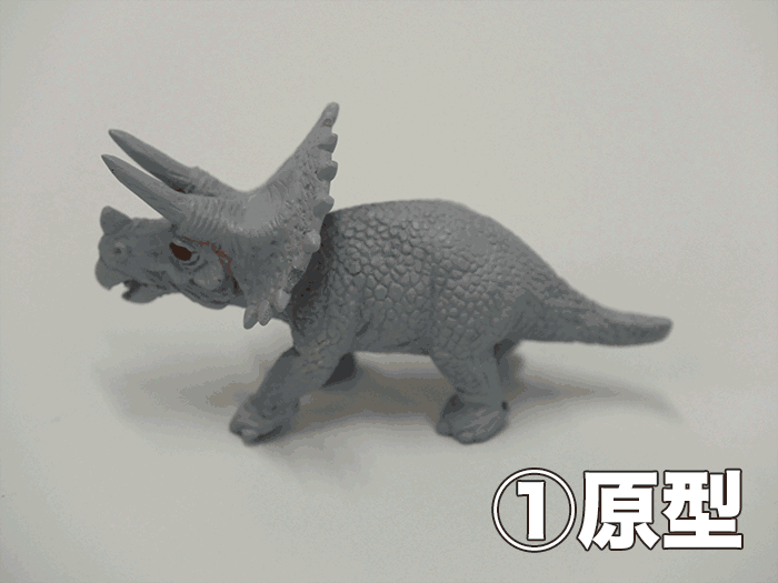 目はわずか1センチほどのとても小さなパーツです。