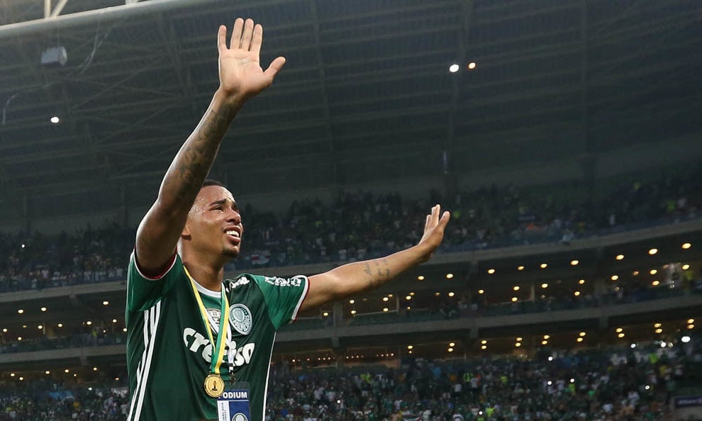 Ele que se despediu da torcida do Palmeiras, em sua última partida em casa, antes de ir jogar na Inglaterra.